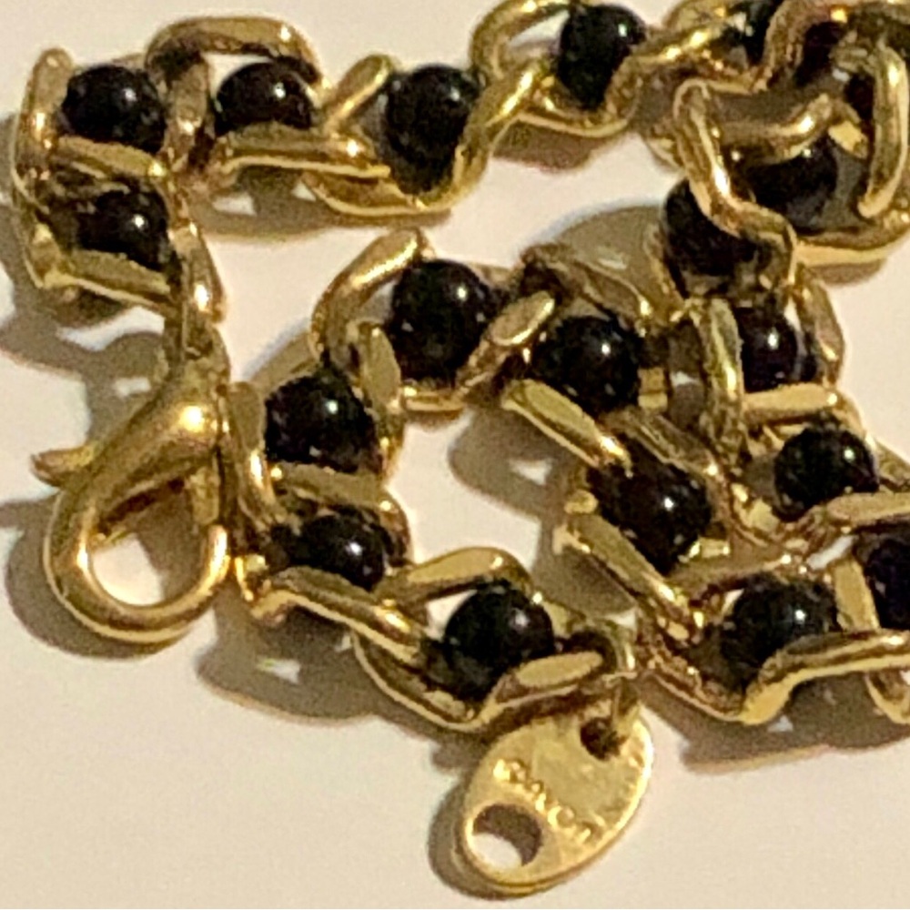 1995 Avon New 6.5 in black onyx Gold Tone metal”Captured Treasure“